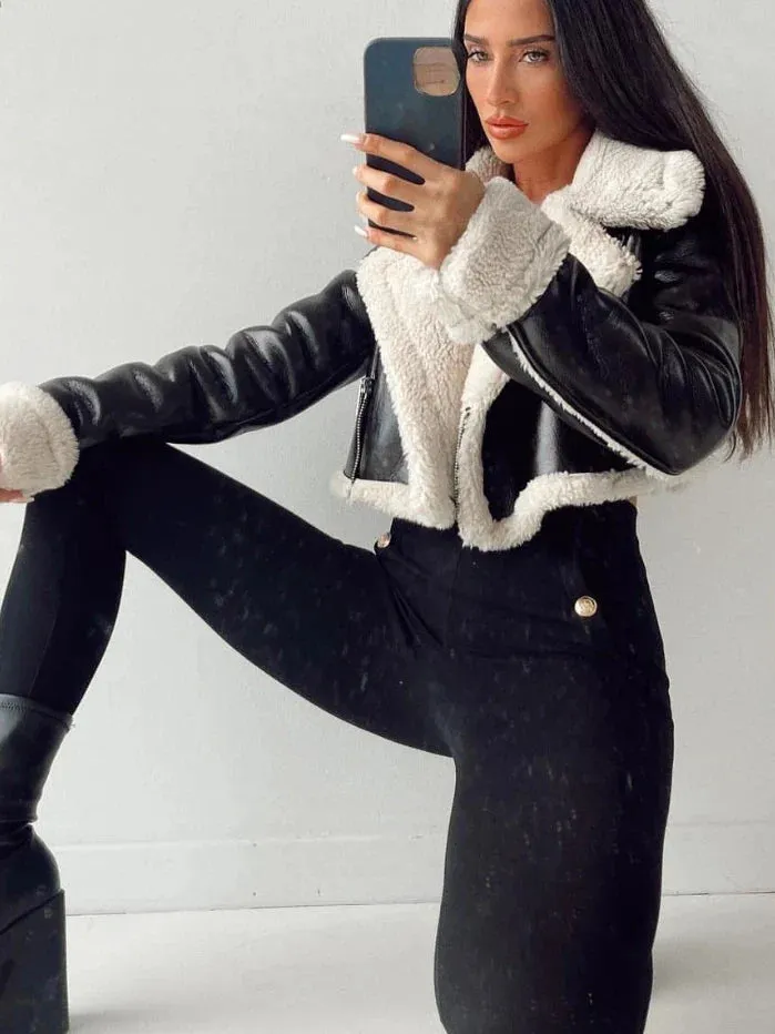 Modern Cropped Leather Jacket with Cozy Faux Fur Lining