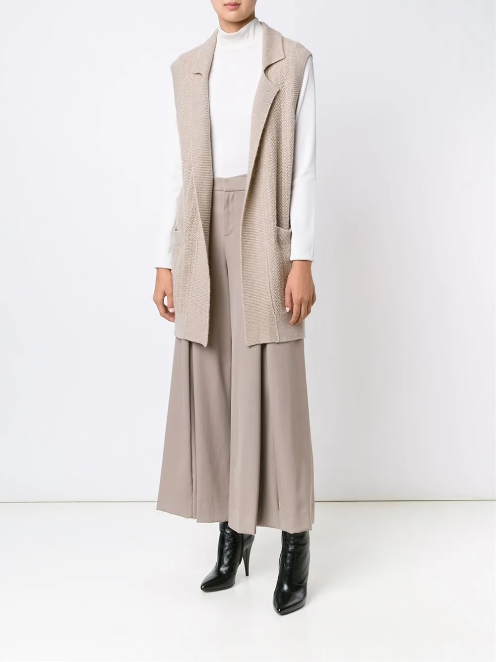 Sleeveless oversized cardigan